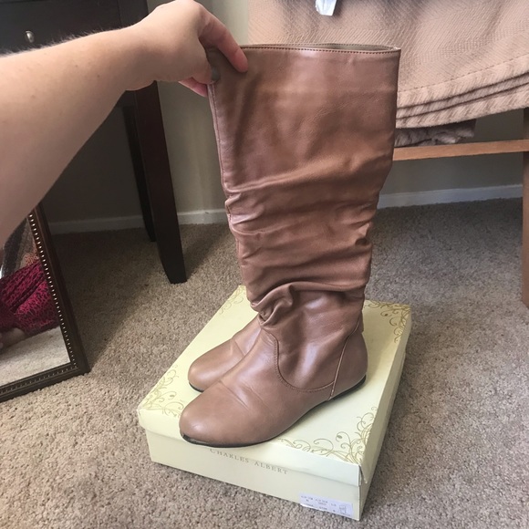 Slouchy Boots🍁 - Picture 2 of 3